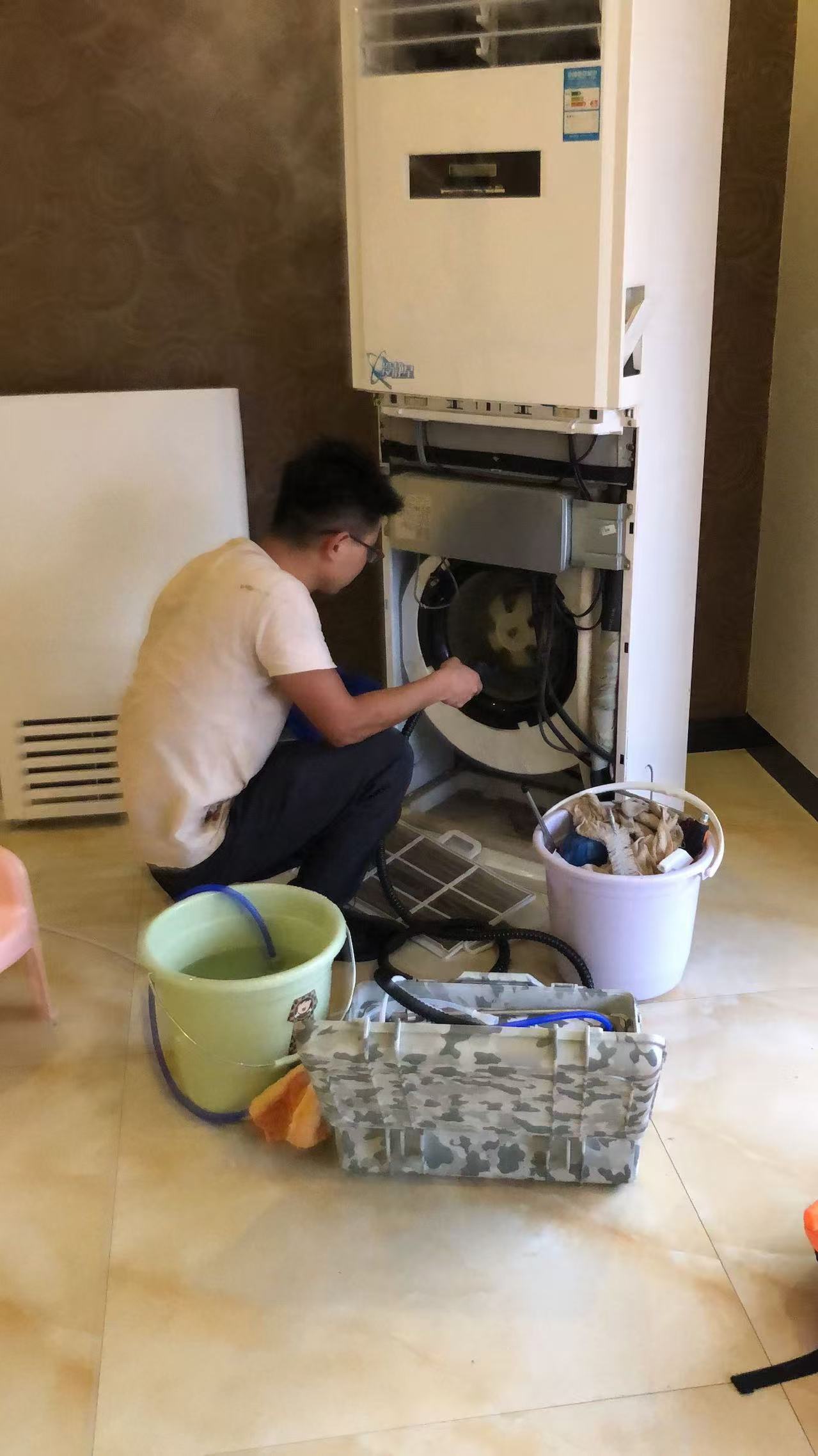 空调清洗现场