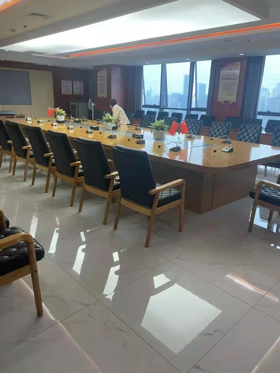 净和物业会议室企业保洁现场